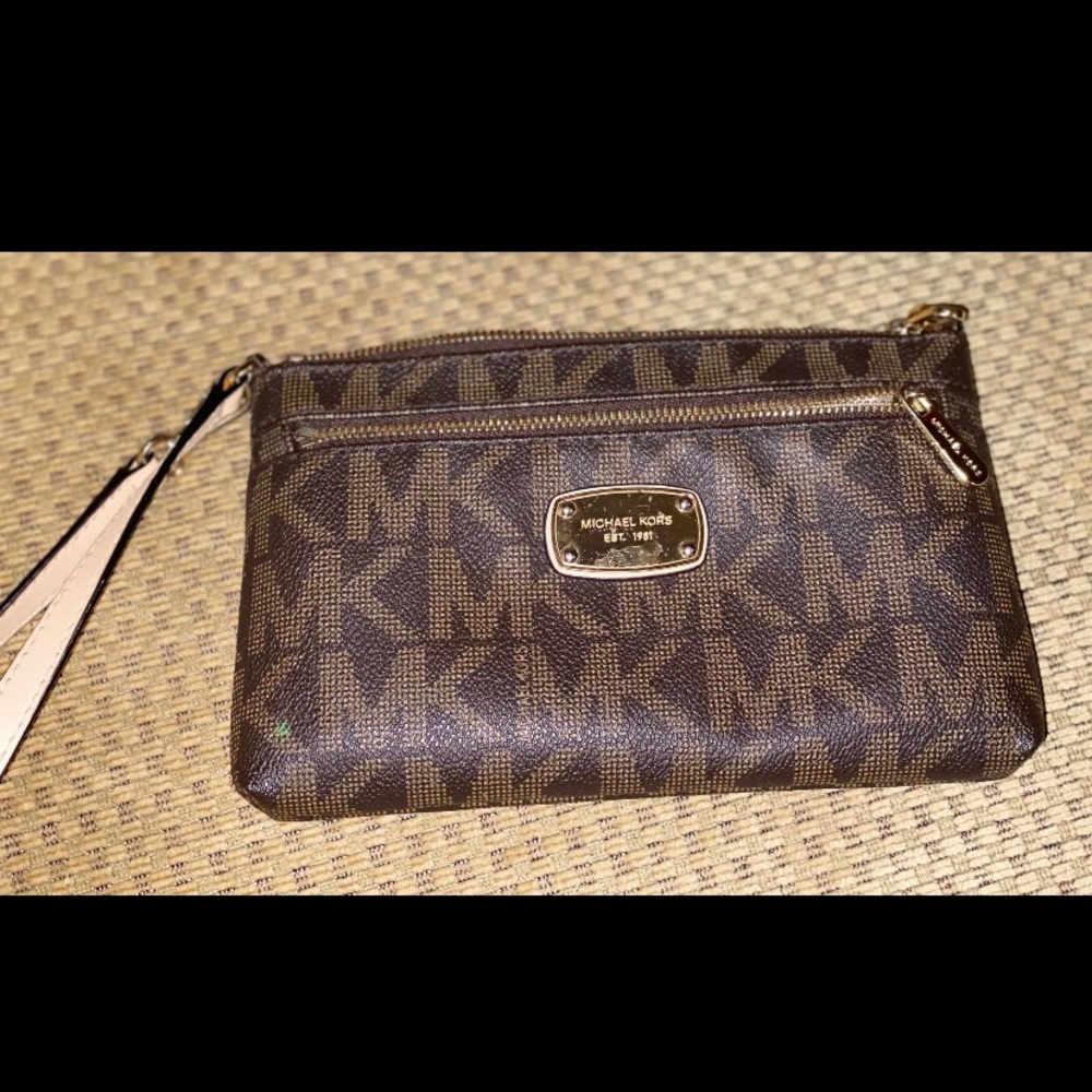 Michael Kors Jet Set Large Wristlet